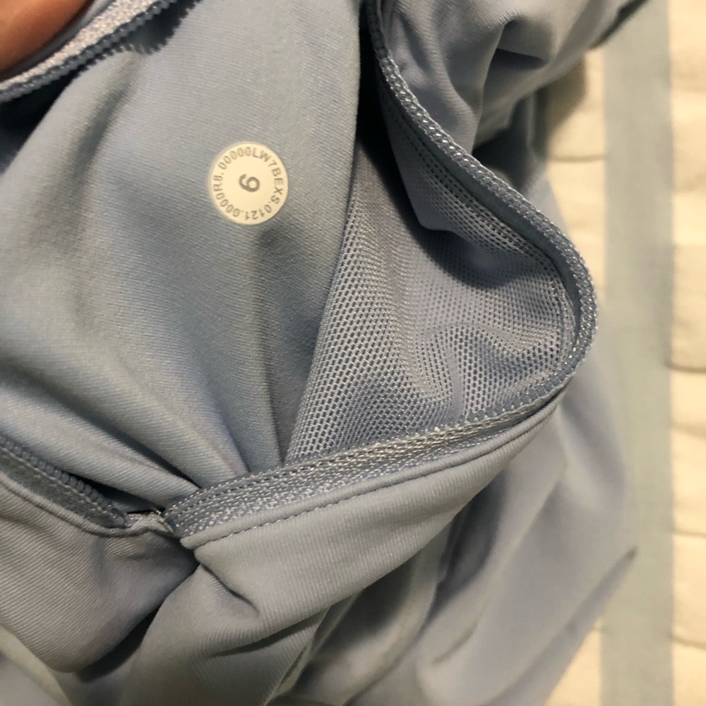 Lululemon Speed Up HR Short Linen Blue 2.5” size 6 - Picture 4 of 6